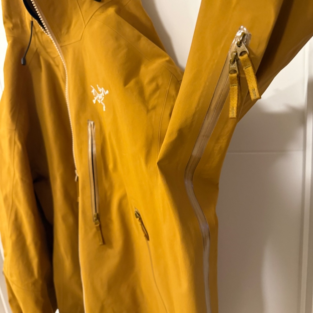 Arc’teryx Women’s Sentinel Jacket - Picture 5 of 5